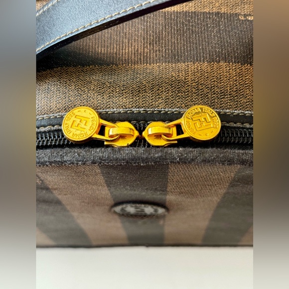 CUSTOMER APPRECIATION GIFT 💝 Vintage Fendi Cosmetic Case - Picture 8 of 13